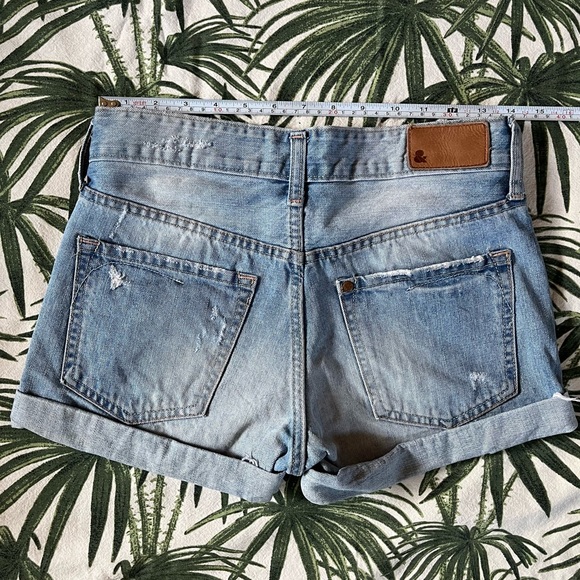 SOLD✨ H&M • Boyfriend Distressed Jean Shorts - Picture 8 of 10